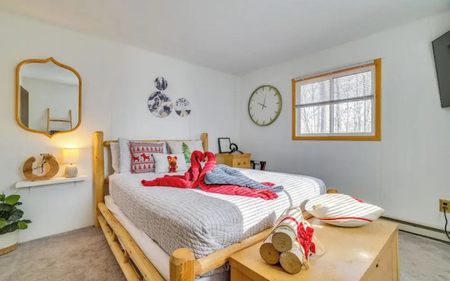 Private Hot Tub & Game Room: Pocono Family Cabin!