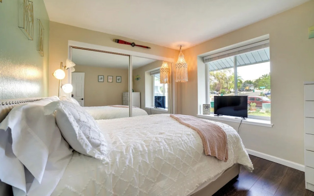 Pet-friendly Home w/ Hot Tub! 6 Mi to Dtwn Reno