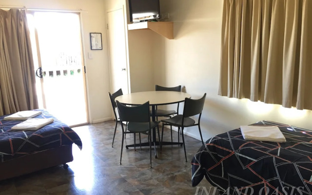 Inland Oasis Motel