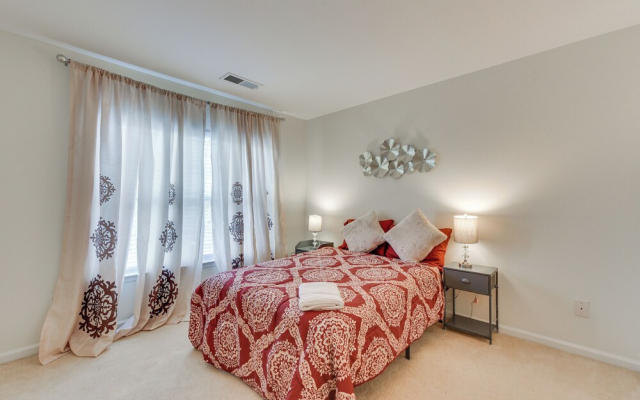 Dog-friendly Townhome w/ Patio in Charlotte Area!