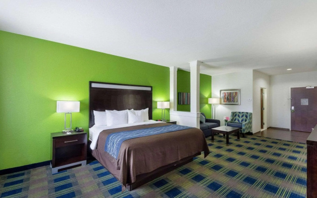 Comfort Inn & Suites Victoria North