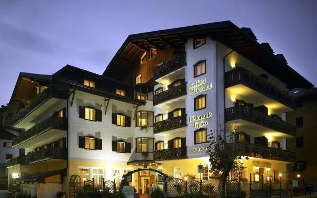 Hotel Dolomiti вид на фасад
