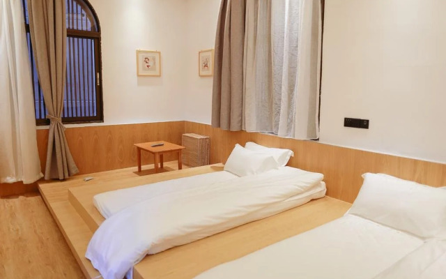 Rong Gallery Inn