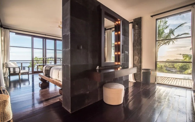 Absolute Cliff Front Pandawa Beach Villa