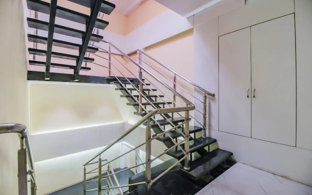 OYO 79617 Hotel Ahlan International