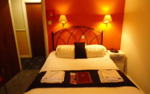 Risboro Hotel