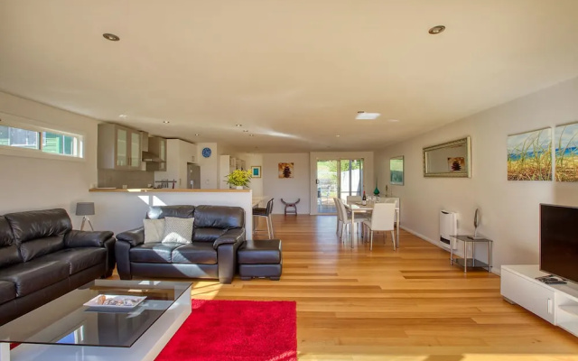 Seaview Apartment