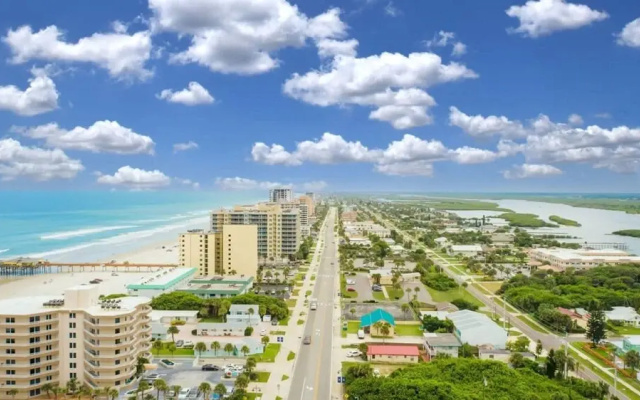 Updated Ocean Front Condo Aquamarine Suite 201