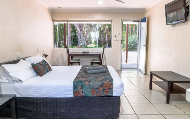 Tin Can Bay Motel