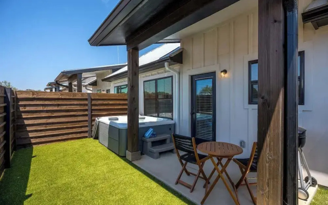 Lucille's Abode With Hot Tub