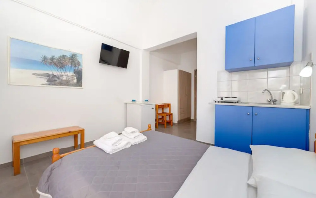 Andreas Studio Perissa in Santorini