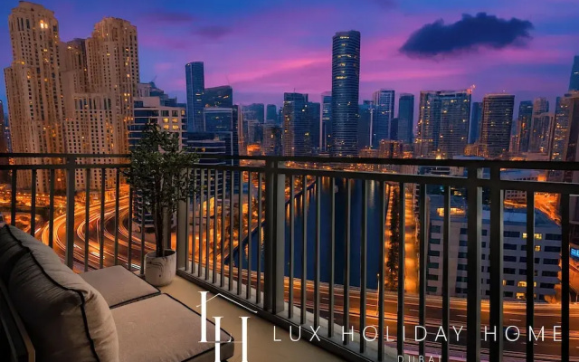 LUX 52 42 Deluxe Marina View Suite 3