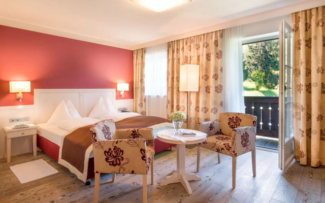Romantik Hotel die Gersberg Alm mit Panorama über Salzburg und Outdoorpool ab Mai