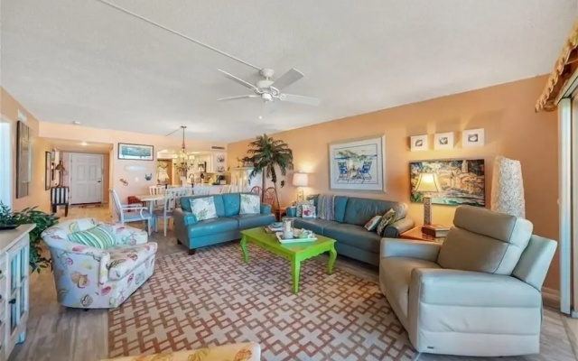Sea Oats 115 2 Bedroom Home by RedAwning