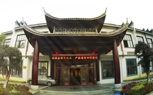 Biancheng Holiday Hotel