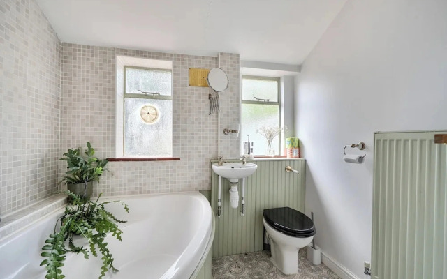 Victorian Terrace Near Uni, Sleeps 6, Garden