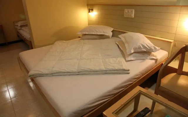 Hotel Ravi Kiran