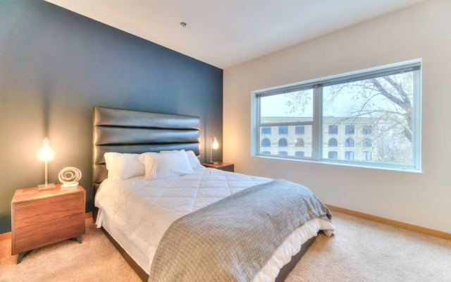 Milwaukee River Suites by Barsala