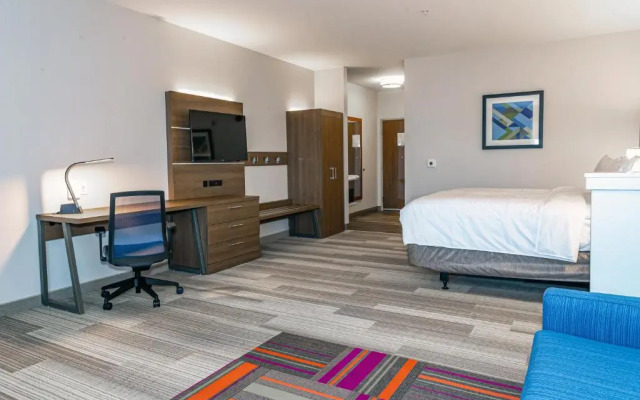 Holiday Inn Express & Suites Columbus - Worthington by IHG
