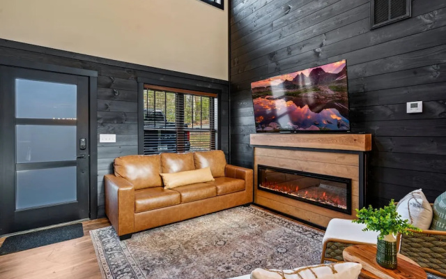 Game Room-hot Tub-10 Mins to Downtown Gatlinburg
