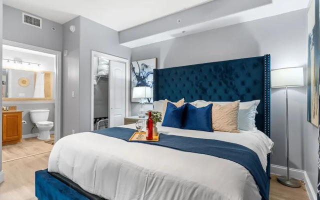 Renovated Condo 2mi  from Disney Lake