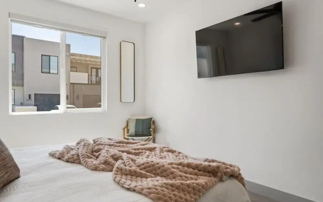 Lagoon Vibes 4 Bedroom Townhouse