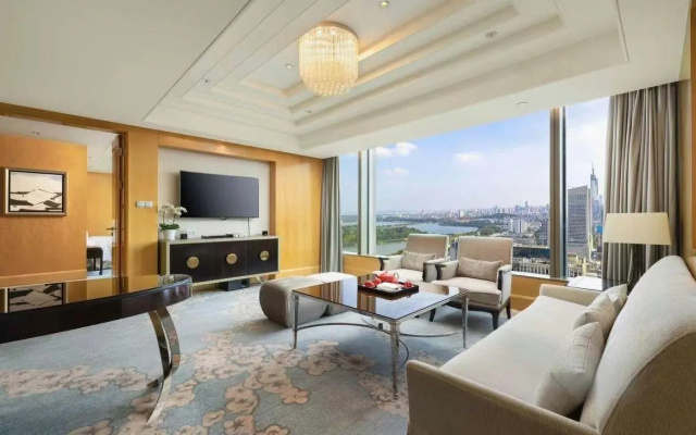 Shangpin Crystal Hotel (Hefei Fubang Plaza)