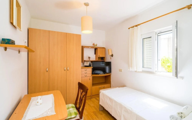Stunning Apartment in Mlini With 2 Bedrooms and Wifi