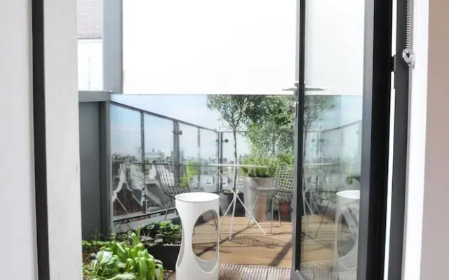 Farringdon 3 Bedroom Flat With Terrace