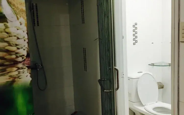 Smiley Apartment 11