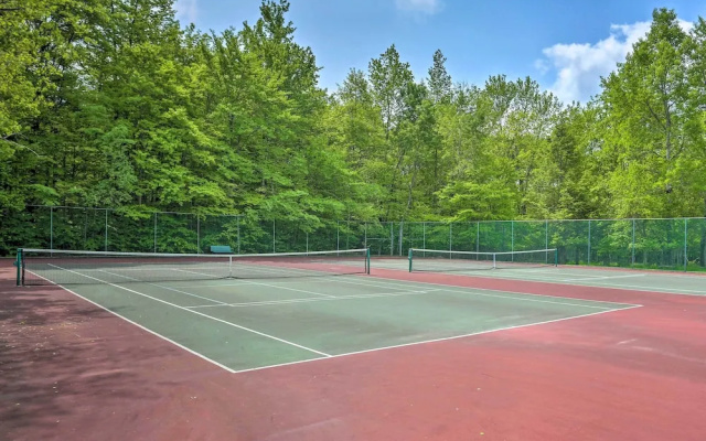 Pet-friendly Cabin in Pocono Lake!