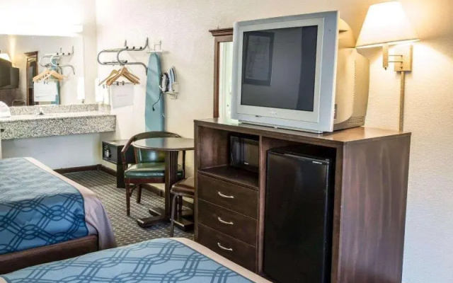 Rodeway Inn & Suites Wilmington North