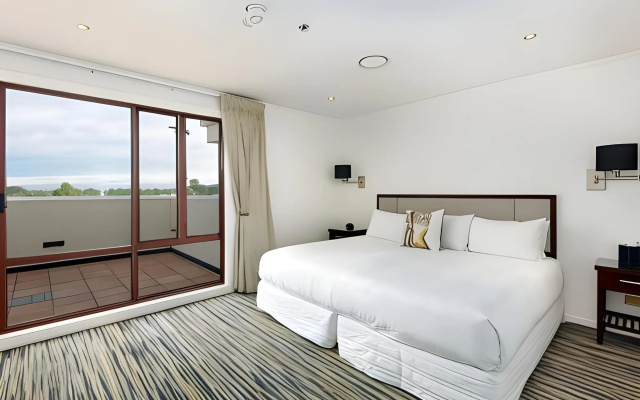 Fino Hotel and Suites