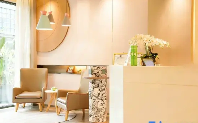 Homeinn Hotel (Mianzhu Nanjing Avenue New World Commercial Plaza)