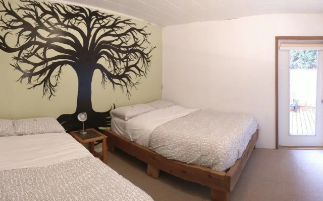 Tofino Travellers Guesthouse
