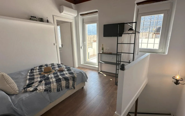 Astra House Braxasi