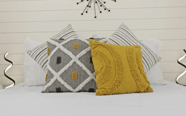 New The Yellow Beacon-luxury Shipping Container