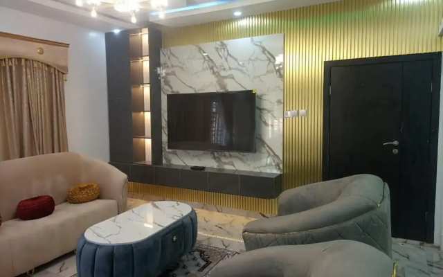Shimawa-house-sleeps4-luxury&privacy-24/7 Security