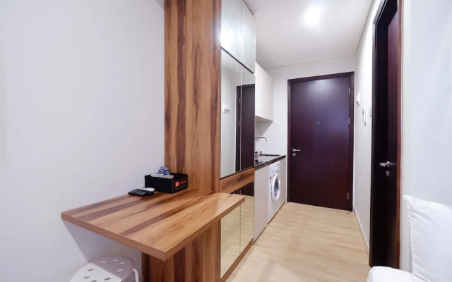 Strategic Location Studio Puri Mansion Apartment