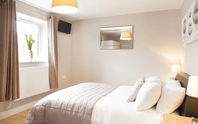 Saracens Courtyard Apartments
