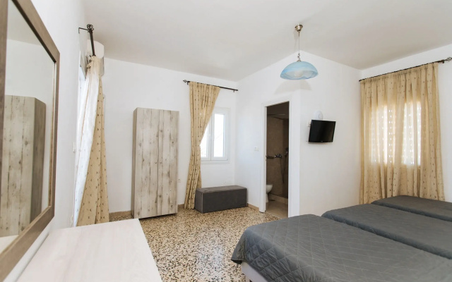 Nikos Hotel