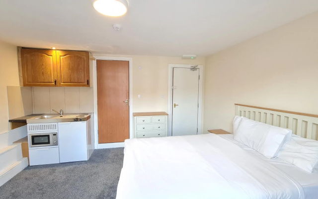 Grace Apartments - Living Rock