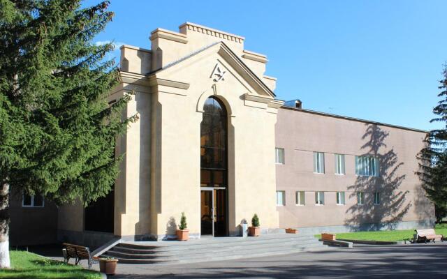 Отель Jermuk Ashkhar (Санаторий Джермук) Армения, Джермук - 2 отзыва об отеле, цены и фото номеров - забронировать отель Jermuk Ashkhar (Санаторий Джермук) онлайн вид на фасад