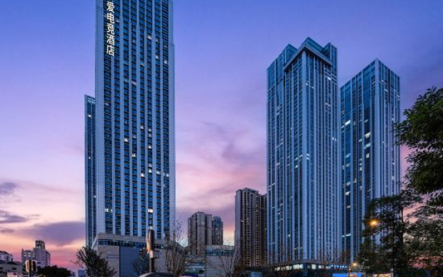 i Electronic Sports Hotel (Chengdu The Tianfu Panda Tower Hongxing Bridge Subway Station)