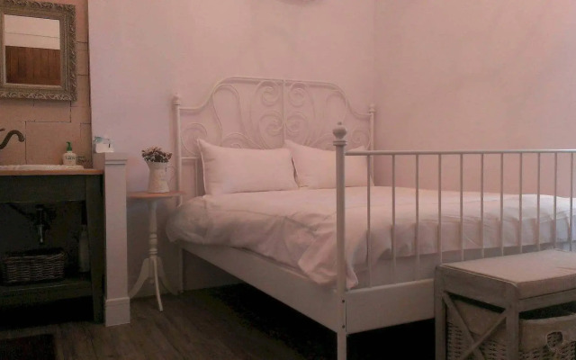 Antique's home
