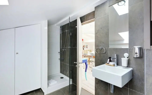 Cozy Apartment & Terrace - 2br/4p - Republique