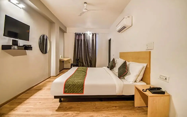 OYO Townhouse 263 Hotel Luxurs Shri Gopal Nagar