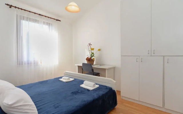 Apartment 1096