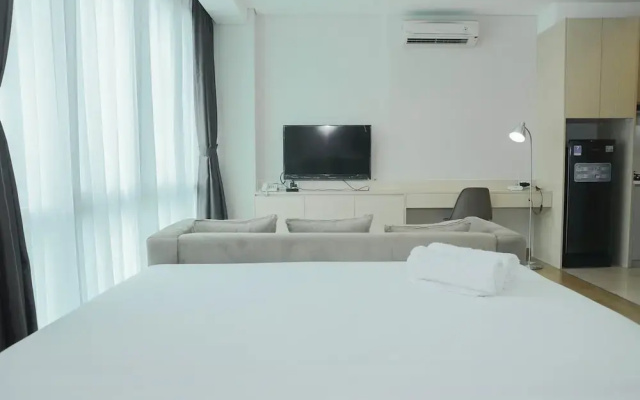 Comfortable Studio Room at Capitol Suites Apartment