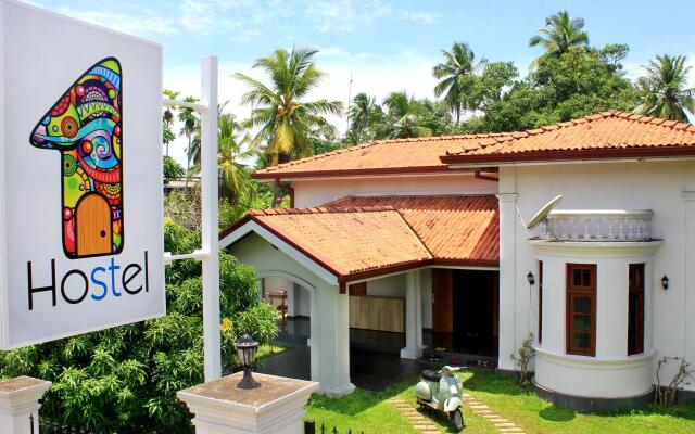 Hostel First Colombo Airport вид на фасад